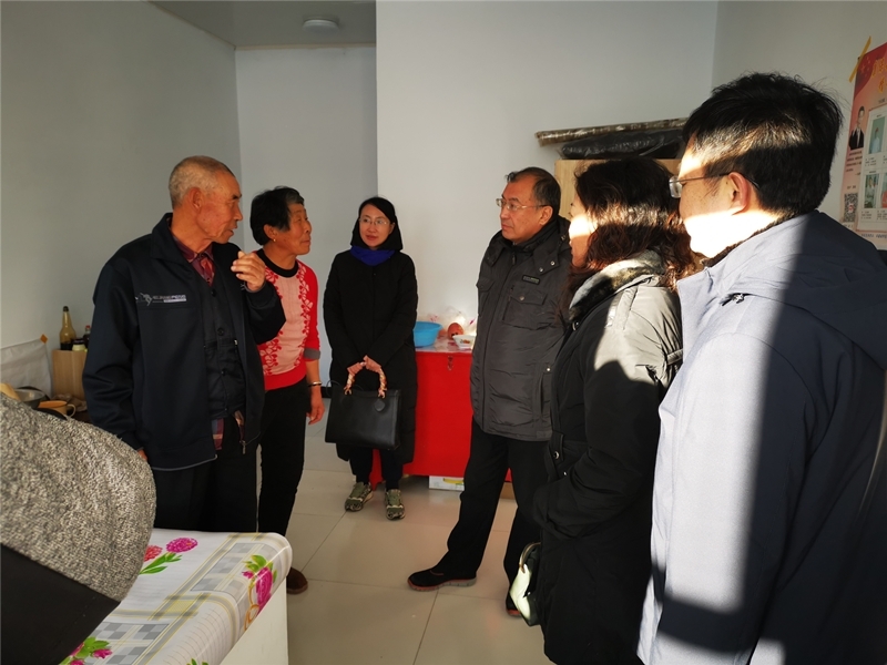 九游(中国)党外知识分子联谊会代表赴康保县慰问驻村工作组2.jpg