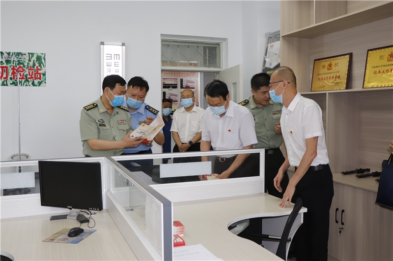 苑建国政委来我校调研征兵工作.jpg