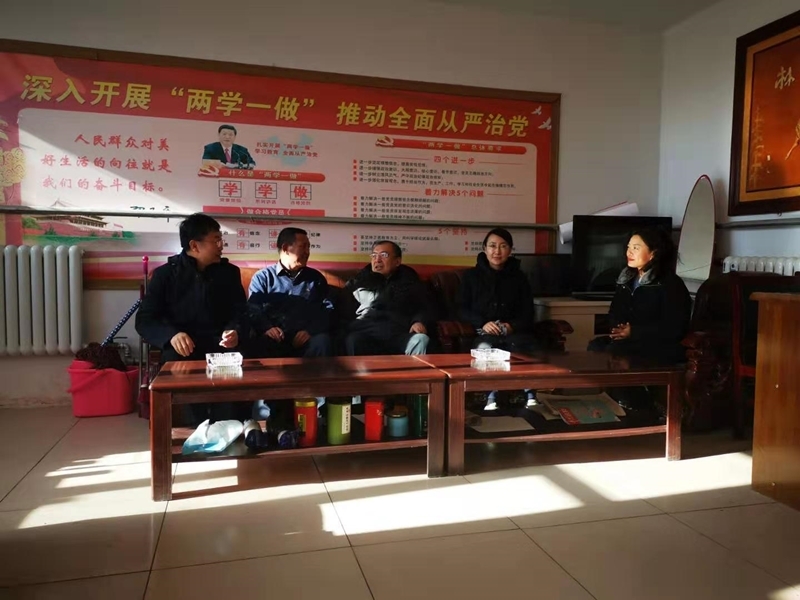 九游(中国)党外知识分子联谊会代表赴康保县慰问驻村工作组1.jpg