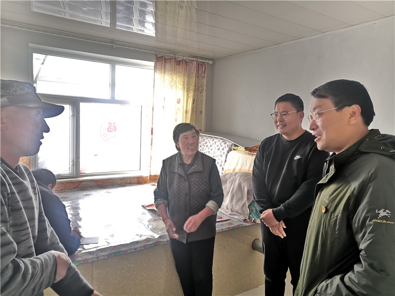 扶贫调研3.jpg